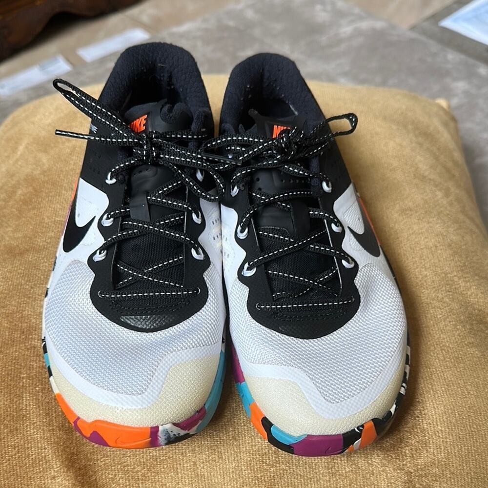 Nike Black and White Sneakers with Multicolored Sole - Picture 1 of 8